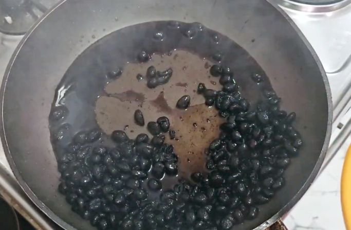 Palm kernel oil extraction