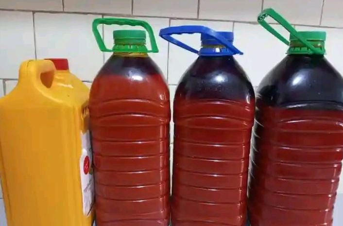 Four cans of organic red palm oil