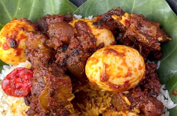 Red palm oil for cooking traditional delicacies